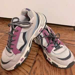 Sporty Zara fashion sneakers
Size 38 eur kids
Brand Zara